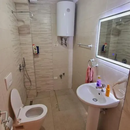 For 6 Person With Garden Apartment *