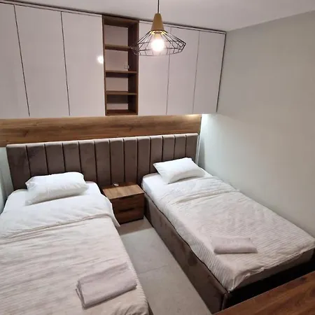 For 6 Person With Garden Apartmán Golem (Tirana)