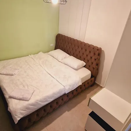 Apartment For 6 Person With Garden